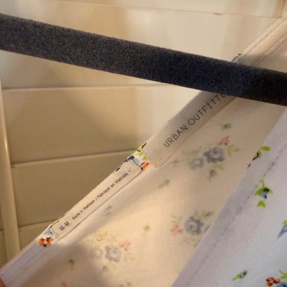 Urban Outfitters White Floral V-Neck Blouse - Picture 4 of 4